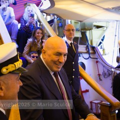 L'Amerigo Vespucci incanta Taranto