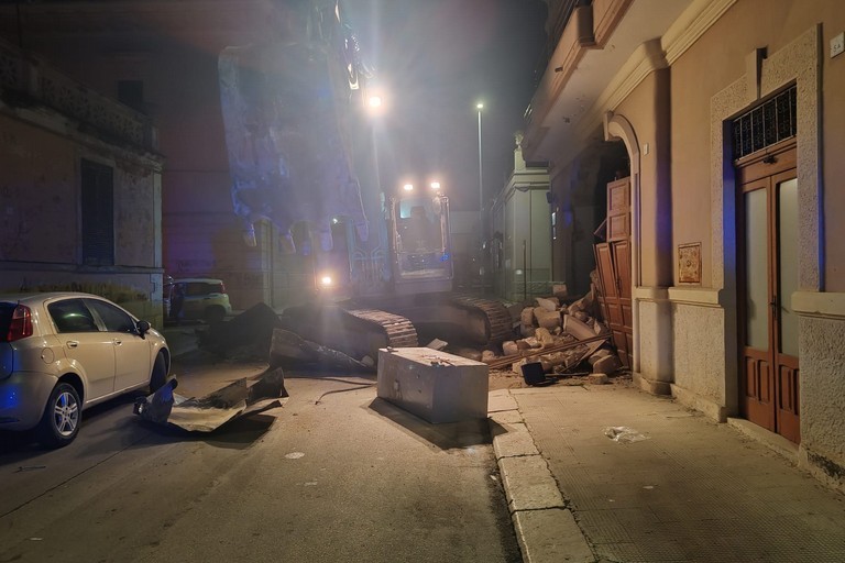 Tentato furto all'ufficio postale di San Ferdinando con escavatrice