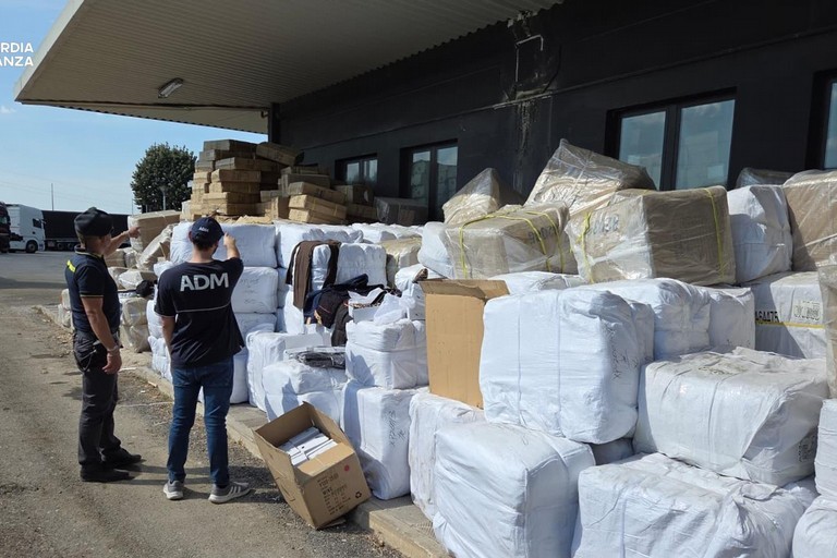 Maxi-sequestro al porto di Bari