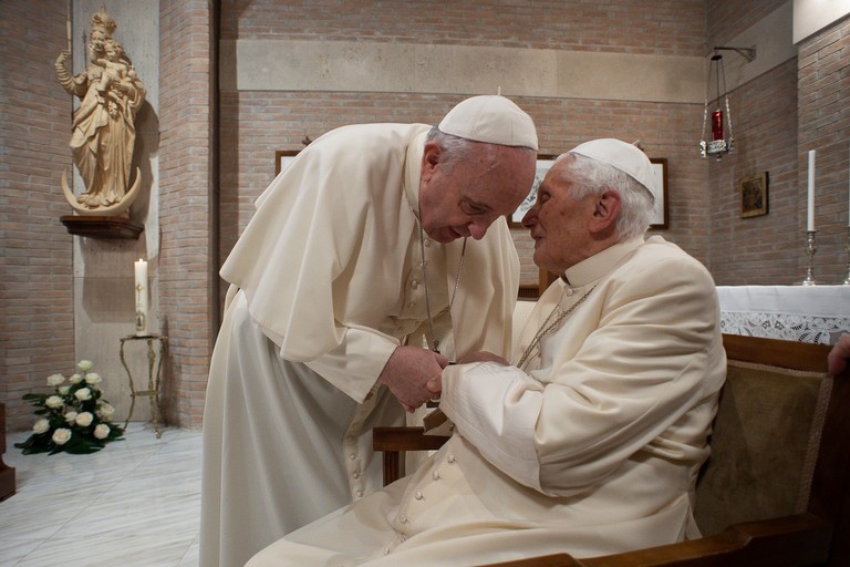 Papa Ratzinger e Papa Bergoglio