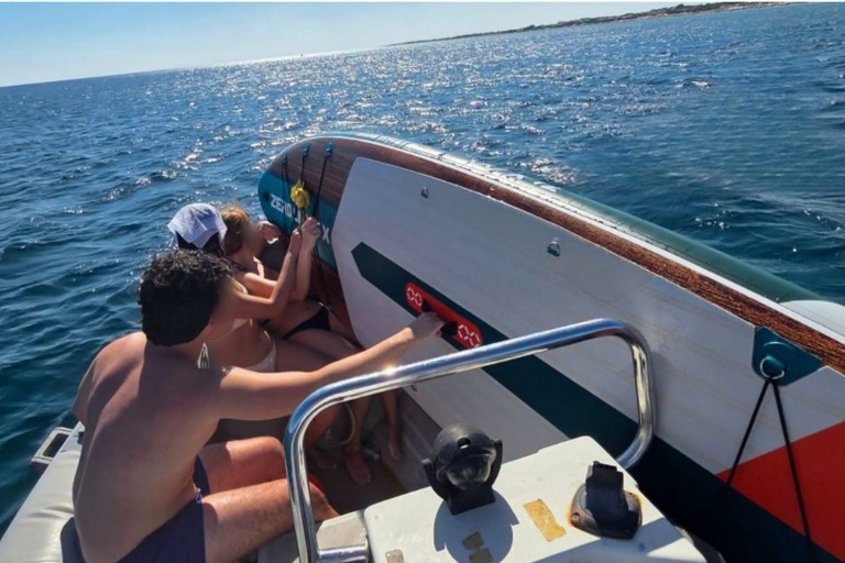 Tre giovani alla deriva su un SUP