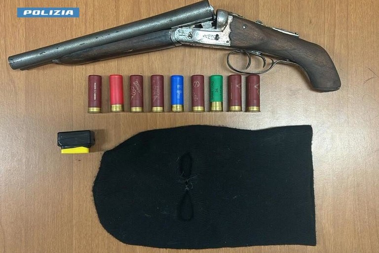 Racale, la Polizia di Stato arresta un uomo e una donna trovati con un fucile carico e munizioni