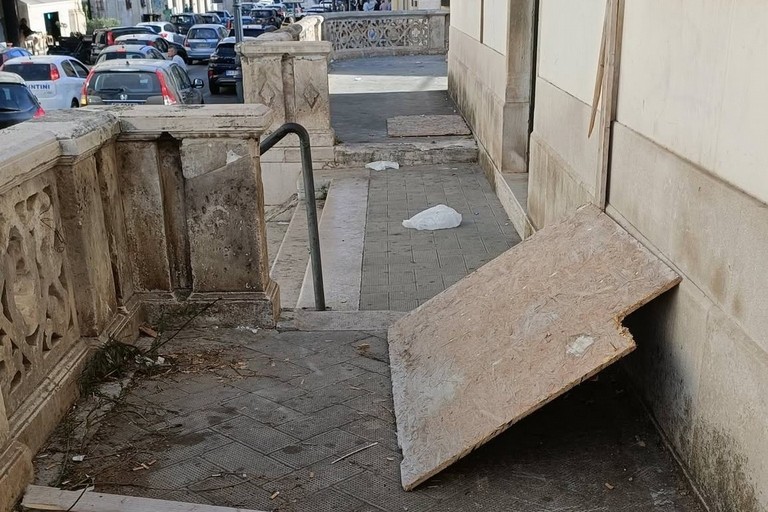 Bitonto, rimossa la vecchia recinzione alla pescara