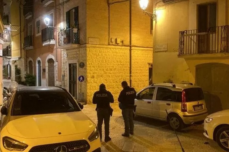 Spari a Bari vecchia