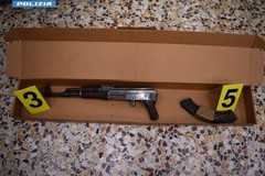Foggia, armi da guerra e giubbotto antiproiettile destinati ai clan: 57enne in carcere