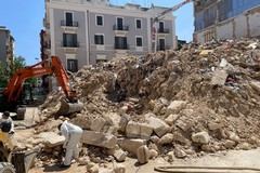 Crollo di Bari, proseguono le operazioni di rimozione delle macerie