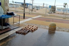 Santo Spirito si allaga di nuovo con le piogge. Dito puntato contro i lavori al lungomare