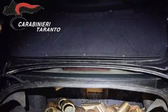 Furto al cimitero, inseguimento sulla statale 106: arrestata coppia con 47 fioriere rubate