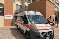 Bari, aggredito in piazza da una baby gang per una sigaretta: intervento dei Carabinieri