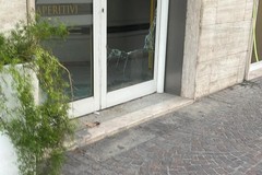 Vetrina infranta al Bar Reale di Cerignola: atto vandalico nella notte