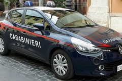 Tenta di strangolare la moglie davanti al cancello del cimitero, arrestato 41enne di Trani