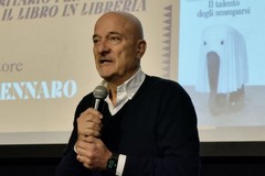 Un bagno di folla ha accolto Claudio Bisio a Bisceglie