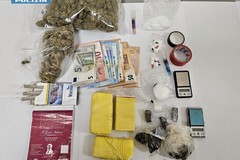 Aradeo, droga nascosta sotto una mattonella: arrestato un 30enne