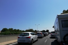 Camion ribaltato sulla tangenziale: traffico nel caos a Bari