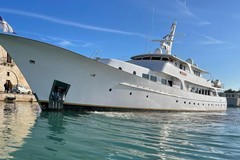 Uno splendido yacht di 45 metri nel porto di Trani