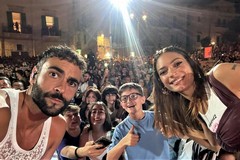 Giovinazzo, ecco chi è il 13enne che si è fatto scattare un selfie sul palco da Marco Mengoni