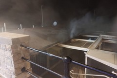 A fuoco il ristorante "Fronte del Porto" a Giovinazzo: danni ingenti