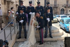 Terlizzi, Marco sposa Isabel con la divisa storica della Polizia di Stato