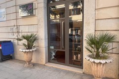 Ancora un furto in un negozio a Trani, sfondata la vetrina di un salone di bellezza