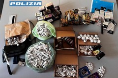Bari, arrestate madre e figlia: in casa avevano 13 chili di droga