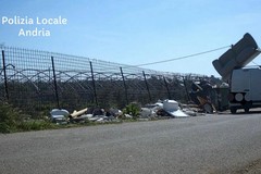 Un divano in campagna ad Andria: individuato l'autore dell'abbandono