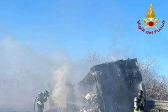 Fiamme su un tir sulla SS379 all'altezza di Fasano: traffico bloccato