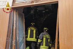 Crolla un solaio in una palazzina a Molfetta: una donna in codice rosso