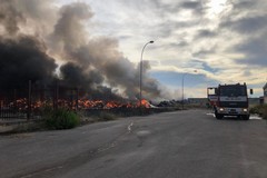 Incendio via Andria, divieto di raccolta e consumo di prodotti agricoli a Barletta