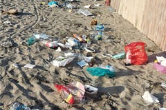 Spiagge devastate dopo la Notte di San Lorenzo a Barletta. Lo sdegno del Sindaco