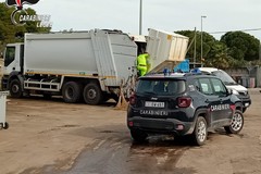 Salento, butta per errore 20 lingotti d’oro nella spazzatura: recuperati in discarica