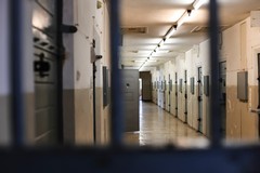 Turi, mezzo chilo di hashish diretto in carcere: arrestato un uomo