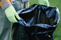 Vietato conferire i rifiuti in buste nere: arriva l'ordinanza a Barletta