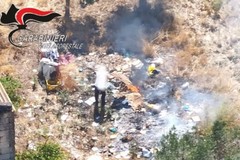 Manduria, sorpresi dal drone mentre bruciano rifiuti: denunciati due uomini