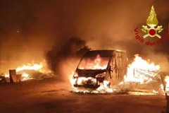 Incendio nell'area parcheggio di una Rsa in provincia di Lecce