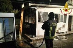 Bar distrutto da un incendio in una frazione di Fasano: si indaga