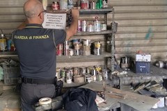 Carrozzeria "fantasma" in un garage, sigilli della Guardia di Finanza nella Bat