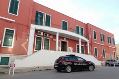 Nasconde armi, munizioni ed esplosivi in casa: arrestato a Bisceglie