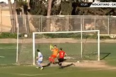 Dilettanti, incredibile svista in Noicattaro-Castellana: palla fuori ma l'arbitro concede il gol