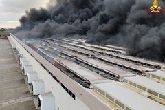 Maxi incendio nella sede di Terminal Puglia a Rutigliano
