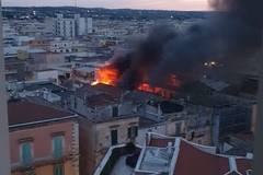 Incendio a Corato, fiamme su un terrazzo in via Sant'Elia