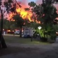 Maxi-incendio a Vieste: evacuati circa 2mila turisti