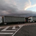 Una protesta contro l'aumento del costo del carburante