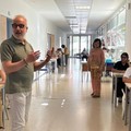 Maturità 2026, il sindaco di Bitonto tra i banchi delle scuole
