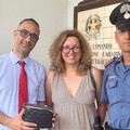 Turista perde la borsa con 1.500 euro: ritrovata e restituita grazie a un autista delle Ferrovie del Sud Est