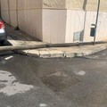 Cade palo della telefonia tra via Galvani e via Ragni: tragedia sfiorata a Bitonto