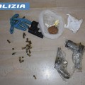 Taranto, blitz della Polizia al quartiere Paolo VI: sequestrati droga e tre pistole