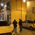 Spari a Bari vecchia, gambizzato un 20enne vicino al porto, è in ospedale