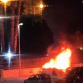 Furgone incendiato nella notte in via Adamello