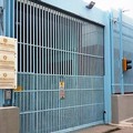 Soldi e regali per favorire detenuti, arrestati due agenti penitenziari a Trani