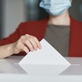 Elezioni 2022, per votare non è più obbligatoria la mascherina